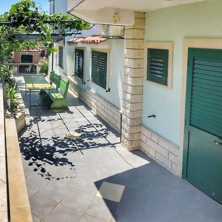 Studio Apartman Noa Trogir Exterior photo